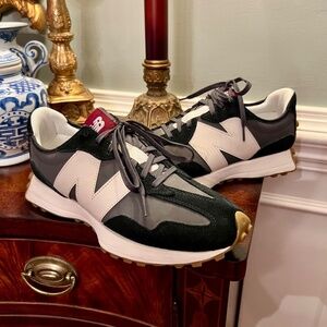EUC Women's New Balance 327 Moonbeam Casual Sneaker Tennis Shoes US Size 11